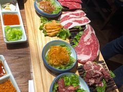 -明洞阿姨·韩式酱蟹烤肉·创意料理(三元桥店)