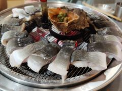 -围炉肉舍•炭烤活鳗•丹东海鲜烤肉(步行街店)