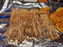 烤金针菇-路边摊小炉子烧烤