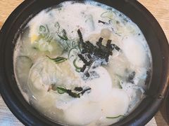 年糕饺子牛骨汤-神仙雪浓汤(弘大店)