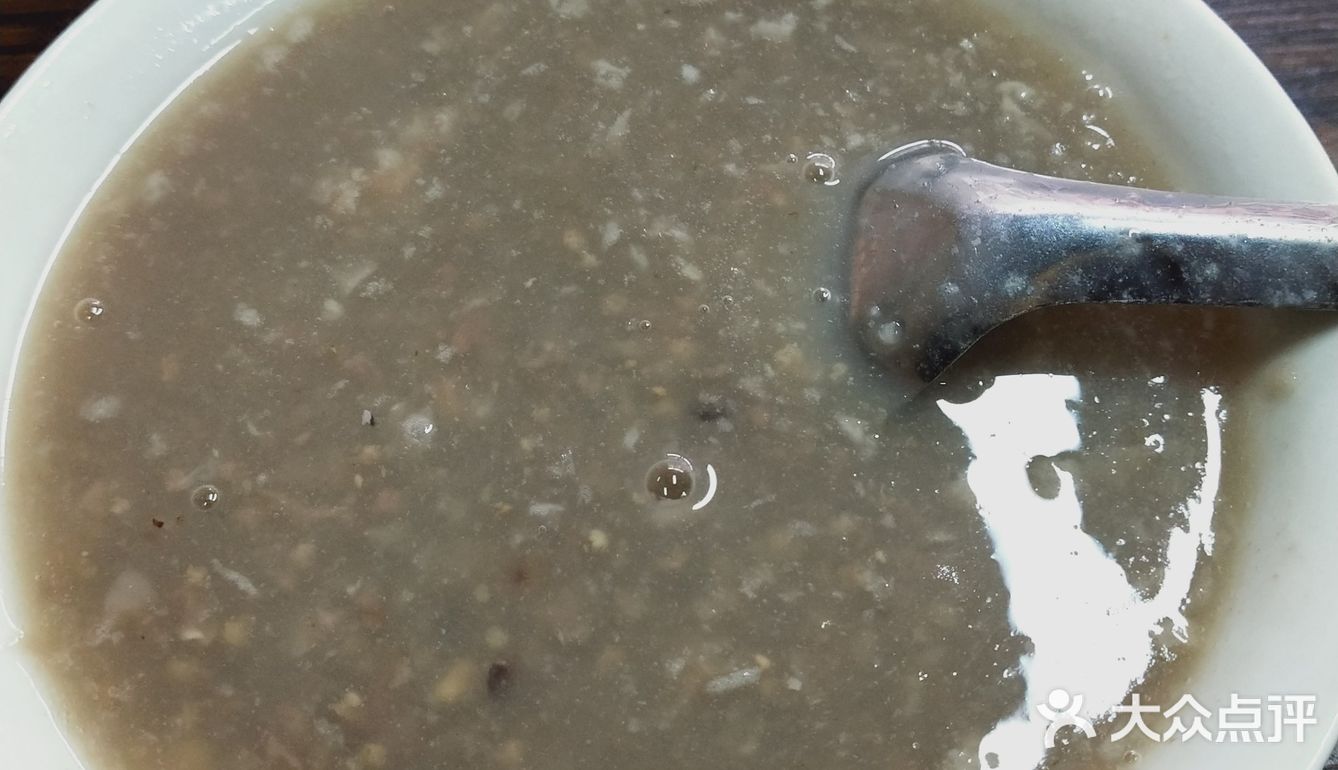 馕也不是现做的，微波炉加热，不推荐他家早餐