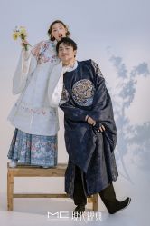 -现代经典婚纱摄影