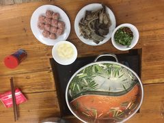-苗伯妈酸汤火锅