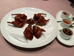 脆皮乳鸽-新荣记(南京西路店)