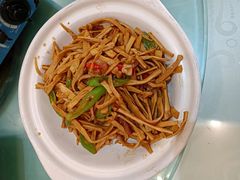 青椒炒千张-艳阳天酒店(五里新村店)