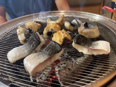 -围炉肉舍•炭烤活鳗•丹东海鲜烤肉(步行街店)