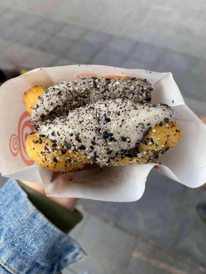 记亦·抄纸巷油条包麻糍(江汉路店)-"团购买的,很新奇不知道是个啥