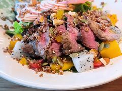 烤牛肉果蔬沙拉佐坚果-刀叉遇上筷子中西融合餐厅(南开店)