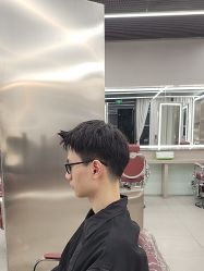 -侨治发型