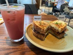 蜂蜜酱香鸡肉三明治-blend咖啡部落(卓悦中心店)