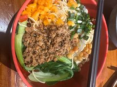 -爆炸头阿姨小四川正宗川味小吃(无任何分店)