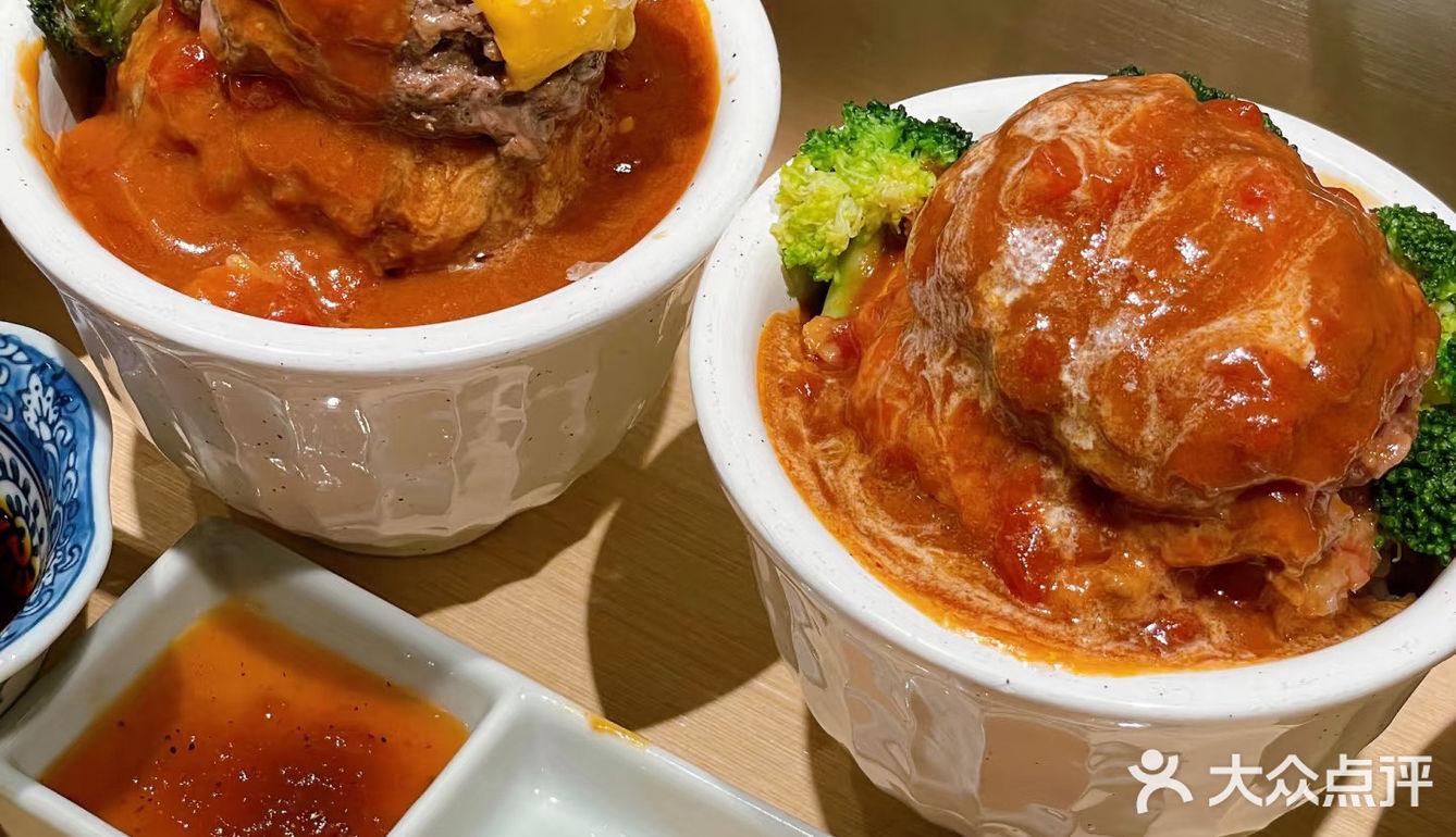 这家店好像要把最好吃食材全部放进一碗饭里给你