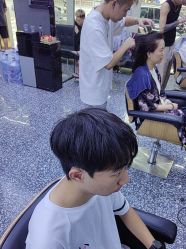 -藤野造型专业烫染接发