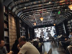 -钟书阁(松江泰晤士小镇店)