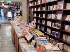 -钟书阁(松江泰晤士小镇店)