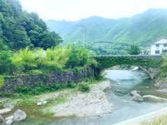 -安吉龙王山峡谷漂流