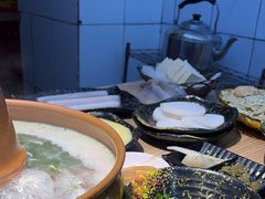 -洞庭洲·防空洞火锅·烧烤·铜锅涮肉(新百广场店)