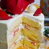 玫瑰见证爱情，纯动物奶油见证品质，这款情人节蛋糕太🉑️了！