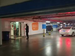 -旺墩道135融盛商务中心-停车场