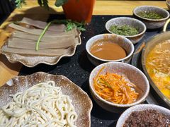 -顶顶汤火牛排火锅·经典铜锅涮肉