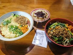 -爆炸头阿姨小四川正宗川味小吃(无任何分店)
