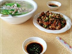 -茅屋大酒店