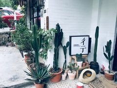 -彳亍咖啡·这里(水湾路店)