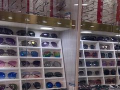 -朱师傅眼镜·蔡司·依视路·尼康(市先进店)