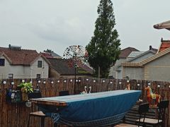 -小草屋轰趴馆别墅派对新场团建家庭聚会