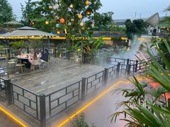 -茅草房·河畔园林火锅