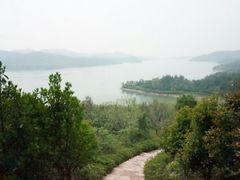 通向山顶无边泳池的台阶-天目湖涵田度假村