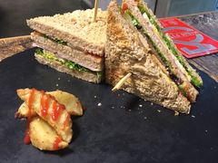 -HIGH FIVE哈福手工汉堡(桂林路店)