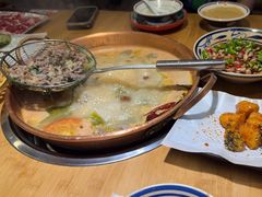 -洱火云南酸菜牛肉火锅(石景山当代商城店)