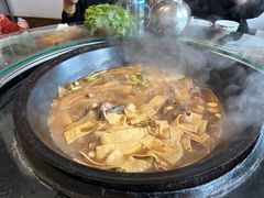 柴锅炖水库鱼-姥家大锅台水库渔家