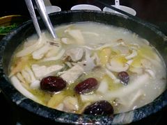 -南渝食府.墨脱石锅松茸鸡