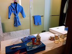 -上海滴水湖皇冠假日酒店