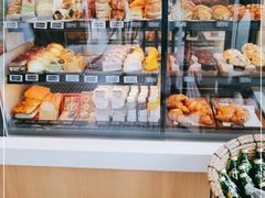 面包甜点陈列柜-星巴克(三亚海棠湾国际免税城店)