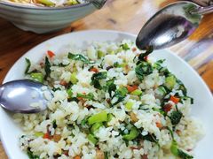 火腿炒饭-巍山𤆵肉饵丝