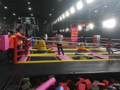 -嘿哟动霸CHUA·新潮玩运动娱乐中心·蹦床滑冰团建乐园