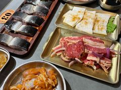 -围炉肉舍•炭烤活鳗•丹东海鲜烤肉(步行街店)