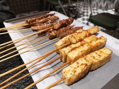 -何妹湿辣牛肉·粤式烧烤砂煲(桂雅路店)
