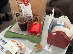 -麦当劳(上海虹桥站30B检票口楼上)