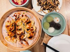 酸辣虾肉馄饨-缸鸭狗(天一广场店)