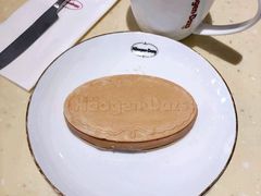牛奶太妃脆皮三明治-哈根达斯(卓展店)