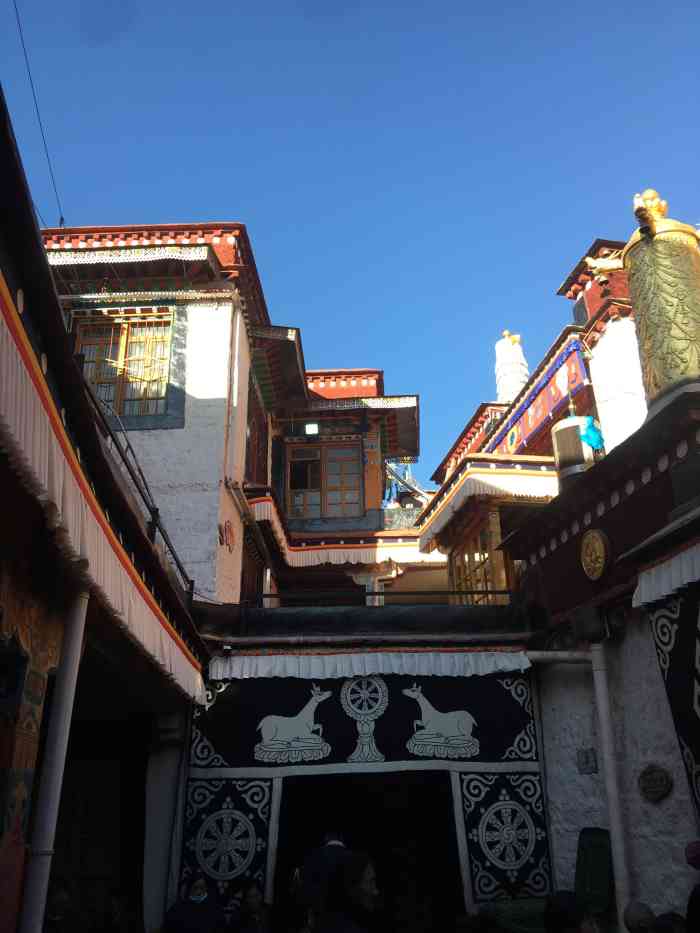 次巴拉康寺-"次巴拉康寺,位于小昭寺路,小昭寺路南边,.