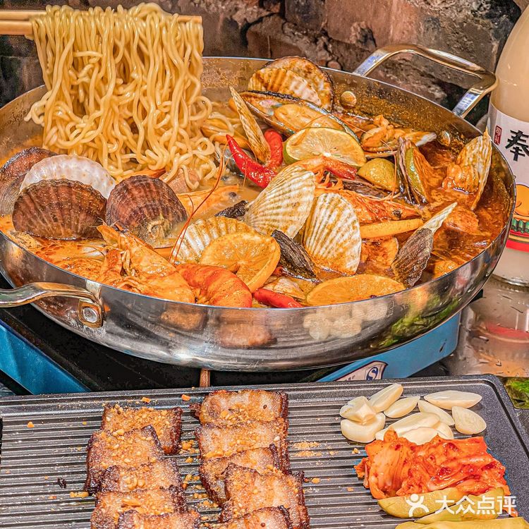 沈阳| 帅哥老板!你家这个冬阴功海鲜锅这么好吃你知道不?