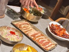 -草家酱蟹炭火烤肉店(珲春南路一店)
