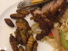 油炸蚕蛹-元一希尔顿酒店·禅自助餐厅·啤酒花园