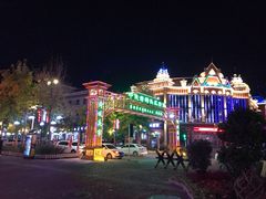 -布尔津河堤夜市