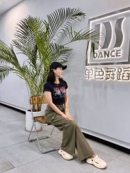-单色舞蹈